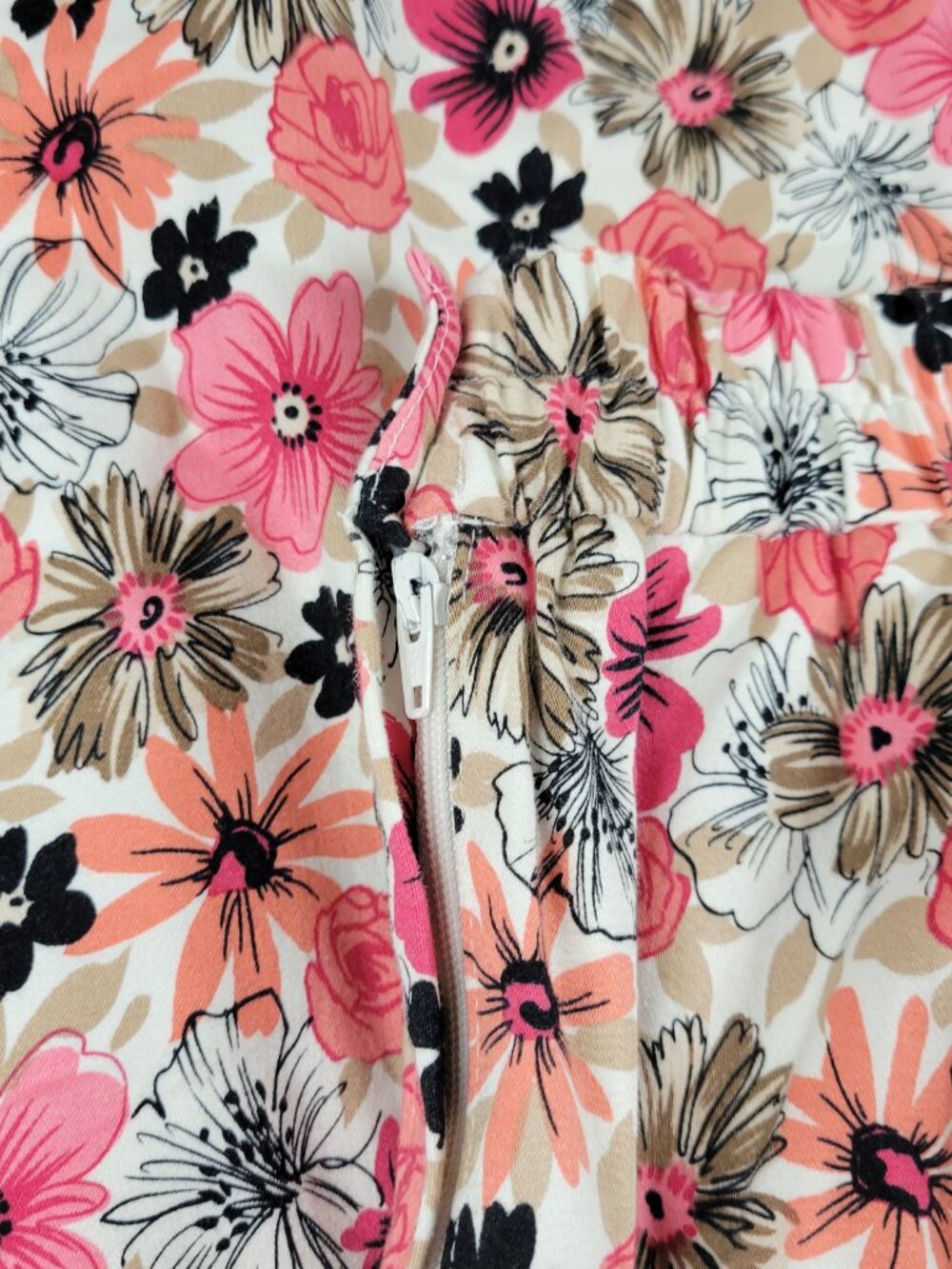New York Clothing Co Floral Capri Pants Size 22W Black Pink Slit FLO233E - Picture 8 of 10